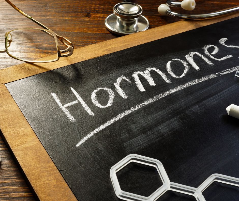 Androgény sú mužské pohlavné hormóny. Hlavným predstaviteľom je testosterón. Netvoria sa len u muža, v obmedzenej mieste sa nachádzajú aj u žien. 