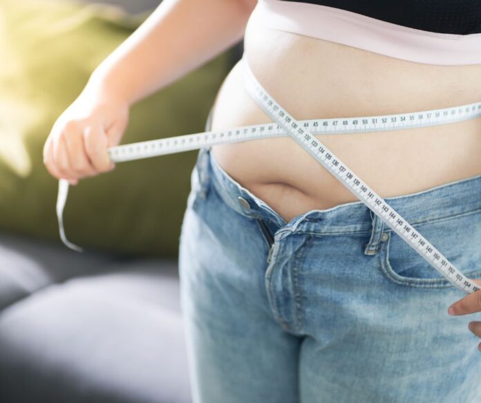 Brušný tuk spôsobuje zdravotné komplikácie.