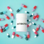 Antibiotiká sú nenahraditeľnými liekmi. Liečia nás a zachraňujú životy. Ak sa však používajú často a nesprávne, narastá riziko, že sa baktérie voči nim stanú odolnými.