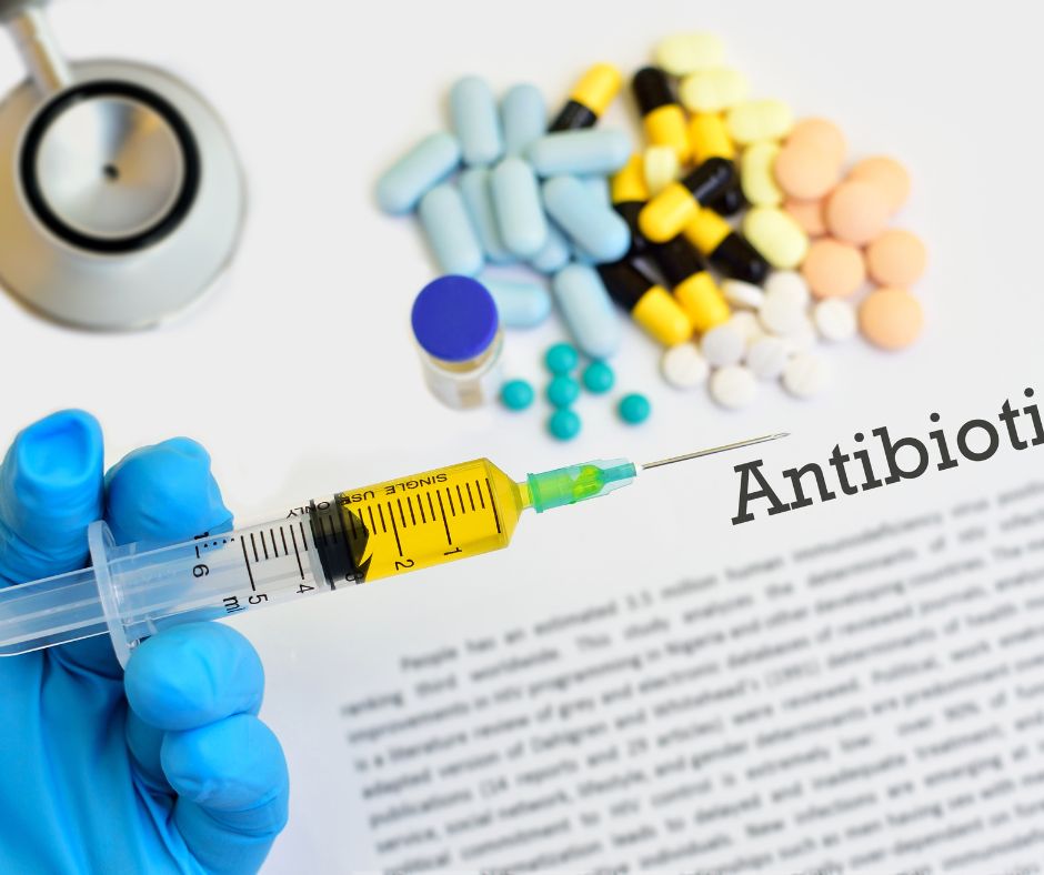 Antibiotiká sú účinné proti baktériám, nie proti vírusom.