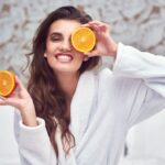 Máte pocit, že vás v chladnom období prenasleduje únava, prechladnutie alebo stres? Možno vám chýba jeden z najdôležitejších vitamínov – vitamín C!