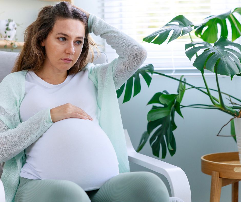 Pálenie záhy sa najčastejšie objavuje po jedle, pri ležaní alebo v noci. Spúšťačom môžu byť nevhodný spôsob stravovania (mastné či ťažké jedlá, veľké porcie), zvýšený vnútrobrušný tlak pri obezite. Patrí sem aj užívanie niektorých liekov, tehotenstvo alebo stres. 