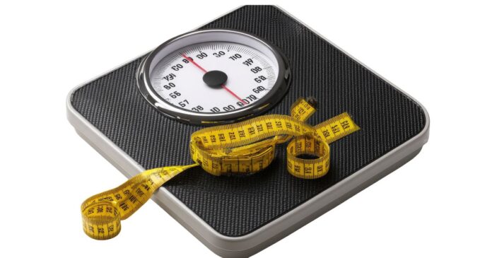 Môžete mať normálne BMI… a napriek tomu zvýšené zdravotné riziko. Dôvod je jednoduchý: tuk na bruchu, ktorý bežná váha ani BMI neodhalia.